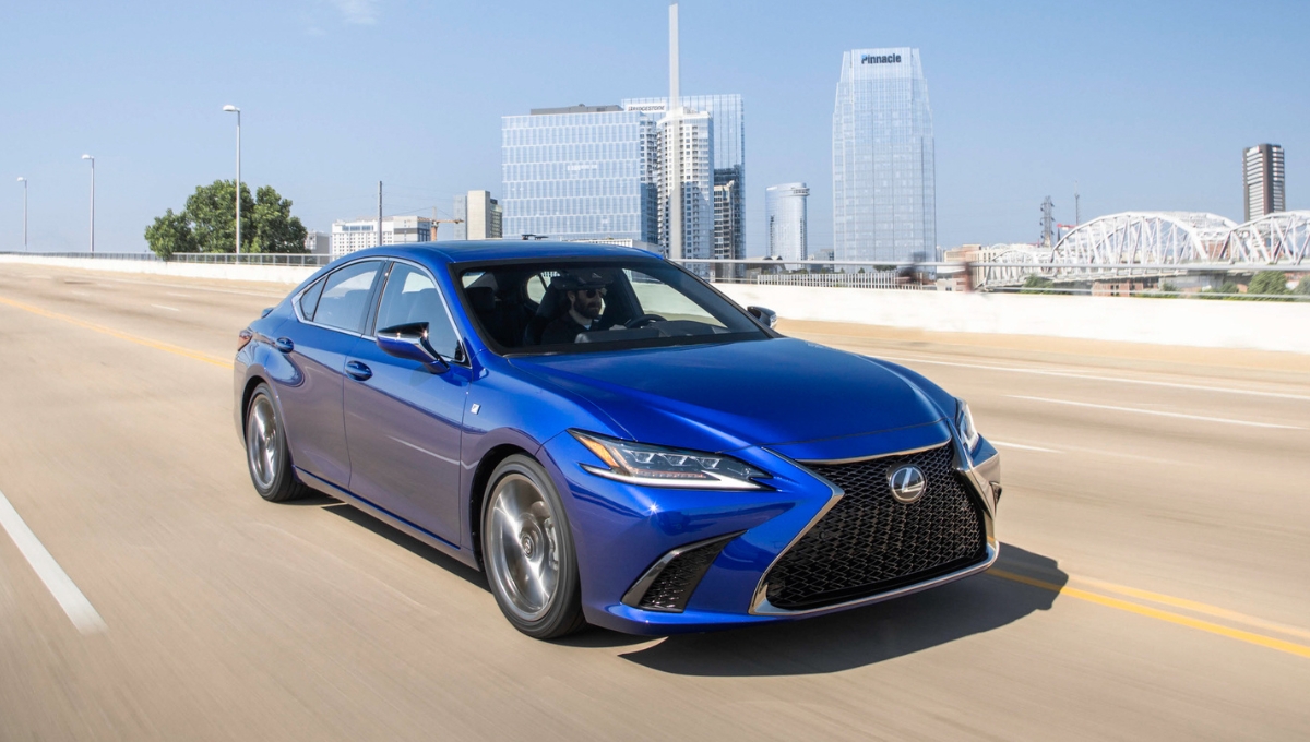 Lexus ES: at ₹63 Lakh A Luxury Hybrid Sedan with 18 kmpl Mileage and Timeless Design