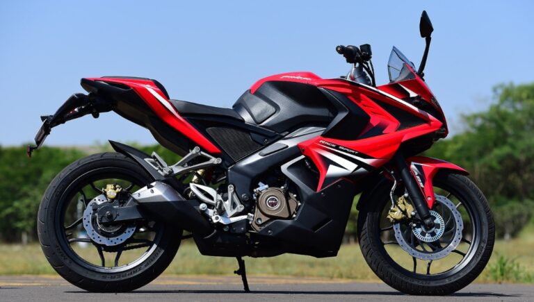 Bajaj Pulsar RS200: at ₹1.72 Lakh 199.5cc Power, 24.5 PS Performance and 35 kmpl Mileage