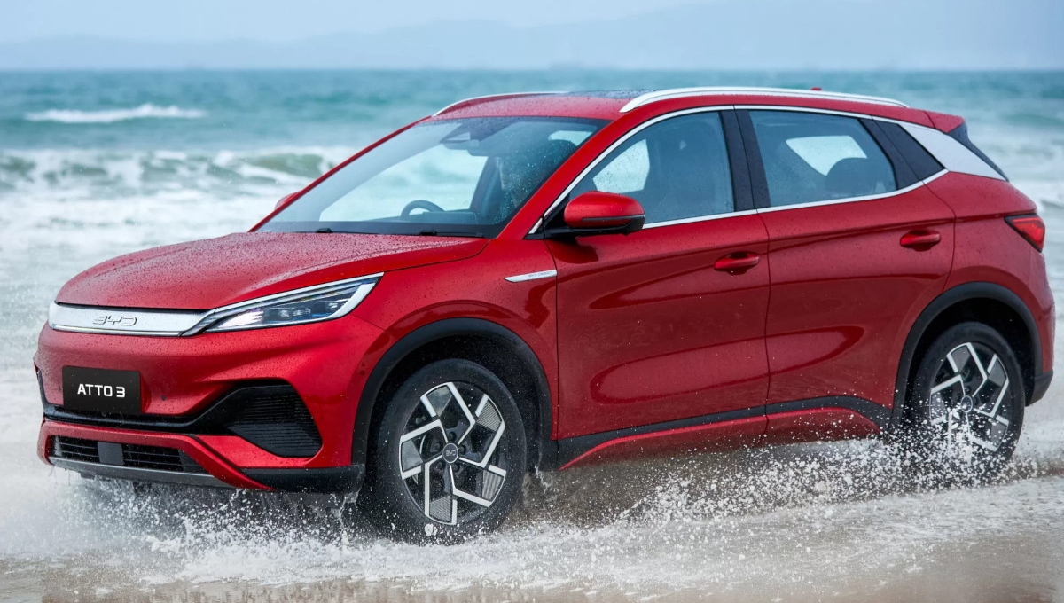 BYD Atto 3: ₹33.99 Lakh Electric SUV with 521 Km Range & 50 Min Fast Charging