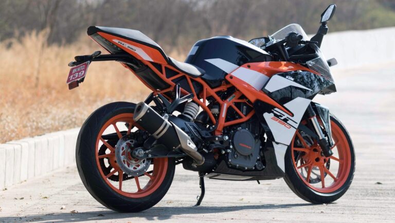 KTM RC 390: Launched 373cc Powerhouse with 43.5 PS and Dual Disc Brakes Priced at ₹3.18 Lakh