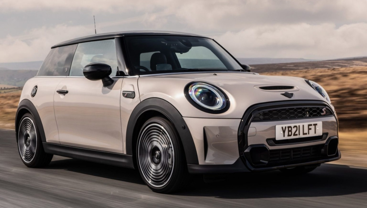 Mini Cooper 3 Door: Iconic Hatchback with 189 BHP Turbo Power & Premium Features Starting from ₹42 Lakh