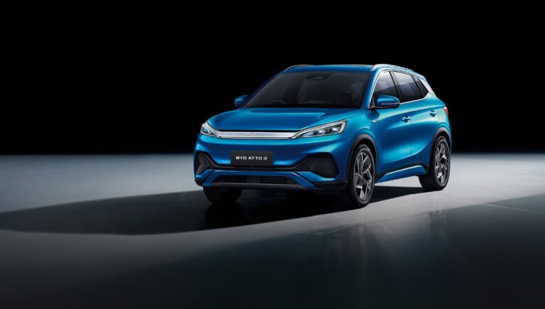 BYD Atto 3: ₹33.99 Lakh Electric SUV with 521 Km Range & 50 Min Fast Charging