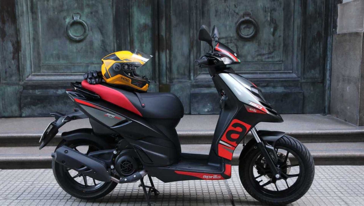 Aprilia SR 160: Launched at ₹1.33 Lakh 160cc Power, Sporty Design, and 35 kmpl Mileage